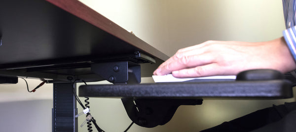 可調鍵盤托盤 (AKT01) 與高度和旋轉調整