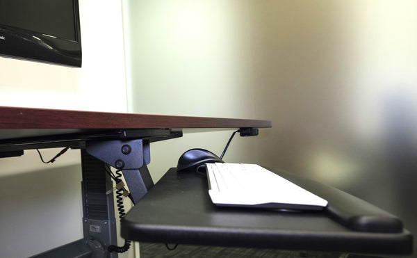 可調鍵盤托盤 (AKT01) 與高度和旋轉調整