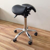 符合人體工程學可調滾動的主動椅，鞍座座椅和角度調節，黑色（E4008）